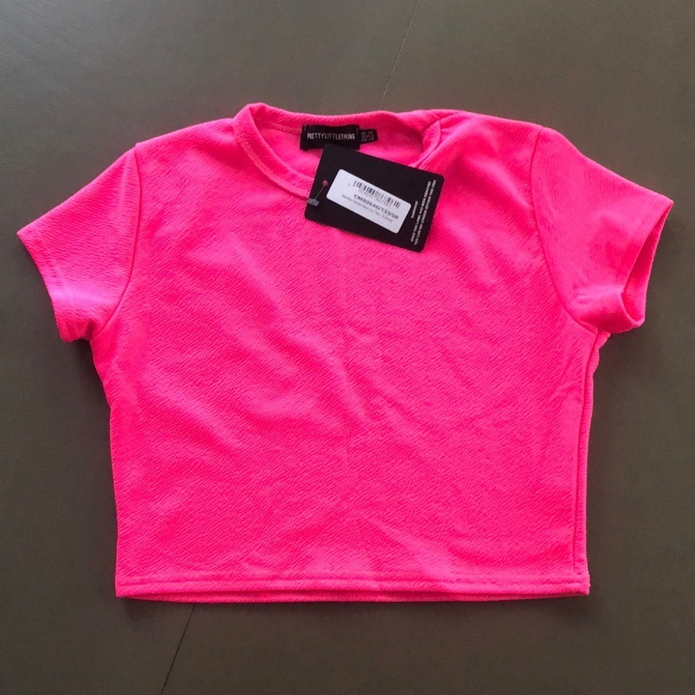 PrettyLittleThing Basic Pink Neon Cropped T-Shirt